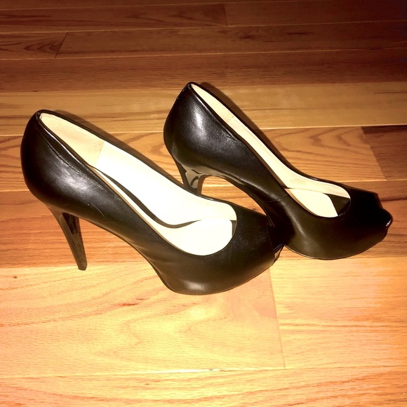 Guess Peep-toe Platform Pumps - Picture 3 of 6